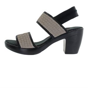 Bernie Mev Light Gold & Black Santorini Sandal Women EU41 | US10.5